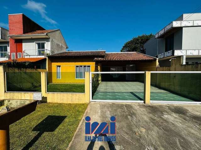 Casa com espaço de terreno perto do mar