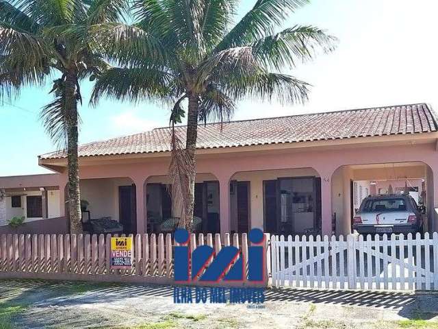 Casa a venda em Praia de Leste na quadra do mar