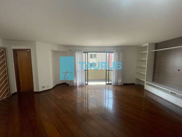 Apartamento para locação, 3 dormitórios sendo uma suíte, 2 vagas, 198m², Moema.