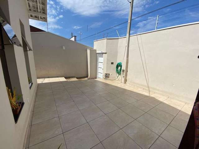 Casa para Locação em Mogi Guaçu, Vila Júlia, 2 dormitórios, 1 banheiro, 2 vagas