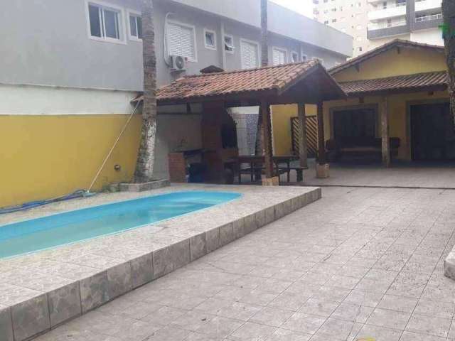 Casa Térrea com 3 dorm(s), sendo 1 suíte com piscina  na Aviação em Praia Grande.