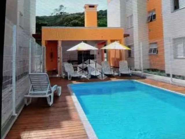 Apartamento Térreo com 2 Dormitórios / Quartos com Piscina, Área de Lazer a Venda R$ 450.000,00  em Florianópolis, ACEITA FINANCIAMENTO