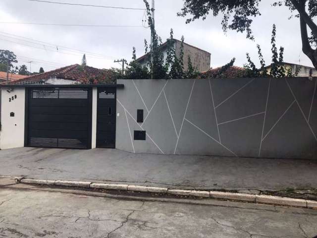 Casa à venda 2 dormitórios, 1 suíte com closet, 2 vagas no Tremembé