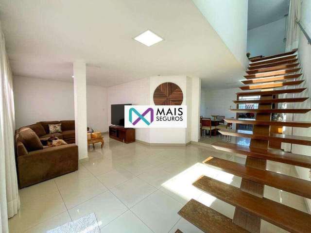 Linda Casa com 5 dormitórios (2 suites) e 5 banheiros, armários embutidos, salas amplas , área gourmet, 3vagas, à Venda, 189 m² por R$ 680.000