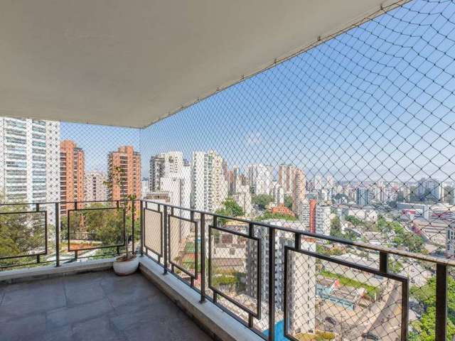 Vende excelente apartamento para reforma com 187m² e lazer no Morumbi.