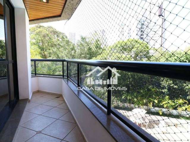 Vende excelente apartamento com 220m², 3 suítes, varanda com churrasqueira e 4 vagas no Morumbi.