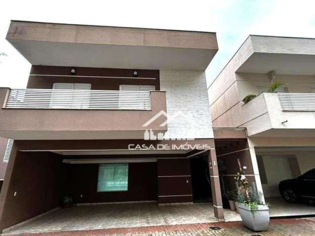 Vende casa com 270m² com 3 suítes, piscina, espaço gourmet, em condomínio no Campo Belo.