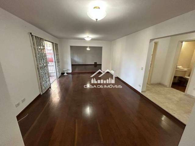 Vende apartamento de 173m², com 4 dormitórios, sendo 2 suítes, 2 vagas e varanda, no Brooklin.