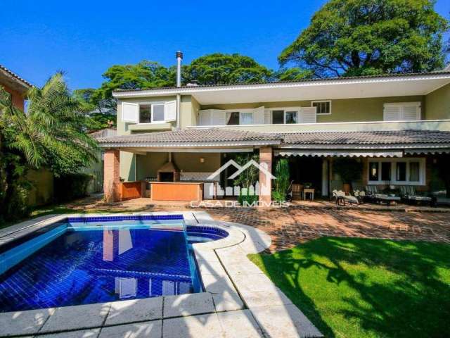 Vende casa com 756m² de terreno com piscina, churrasqueira e 4 dormitórios, no Real Parque.