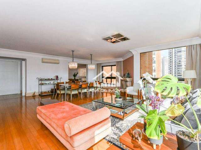 Vende apartamento com 247m², 3 suítes, depósito, 3 vagas e lazer, no Morumbi.