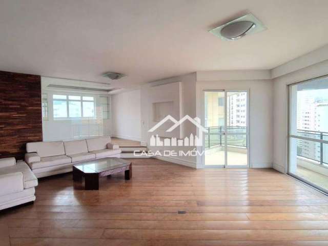 Vende apartamento de alto padrão em Moema, com 230m², 3 suítes e 3 vagas, com lazer completo.