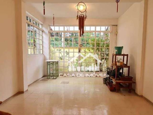 Vende casa de vila, tipo sobrado com 150m², 2 dormitórios, sendo 1 suíte, 3 vagas, no Panamby