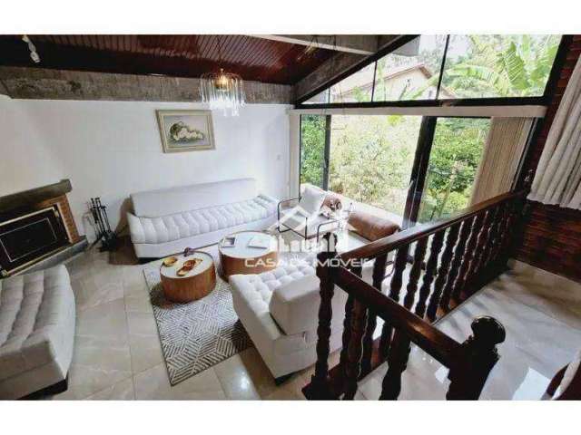 Vende casa tipo sobrado com 254m², 3 dormitórios, muita área externa, na Vila Suzana.