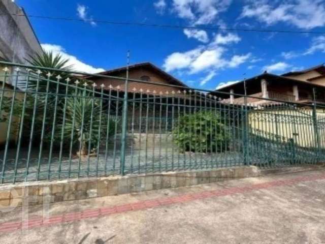 Casa com 4 quartos à venda na Ponta Grossa, 564, Milionários, Belo Horizonte por R$ 1.100.000