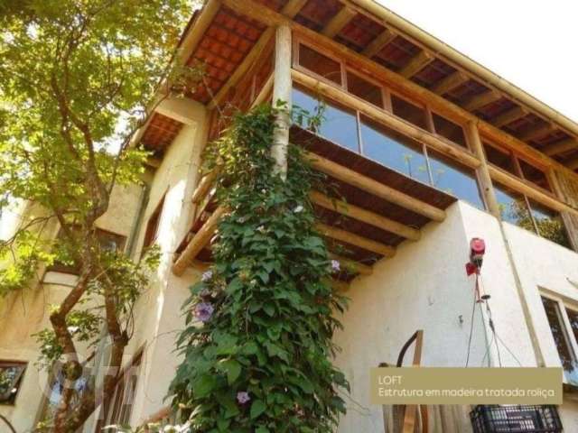 Casa à venda em Sambaqui com 196 m², 2 quartos, 1