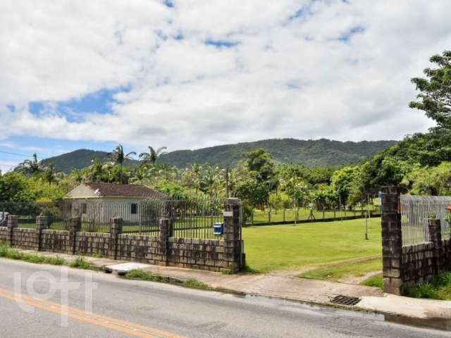 Casa à venda em Alto Ribeirão com 320 m², 4 quarto