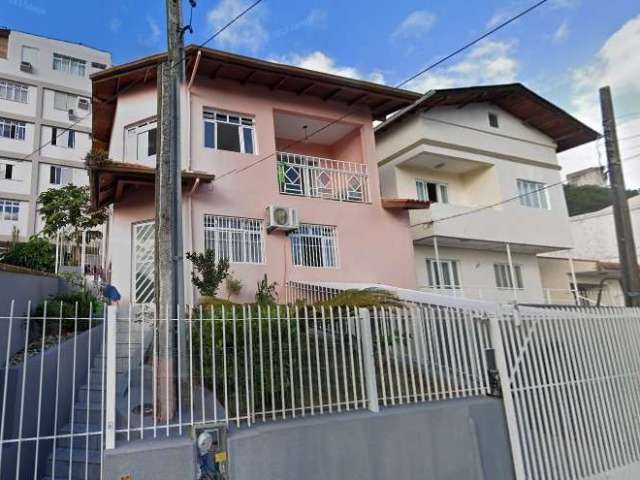 Casa residencial de 3 dormitórios no Centro