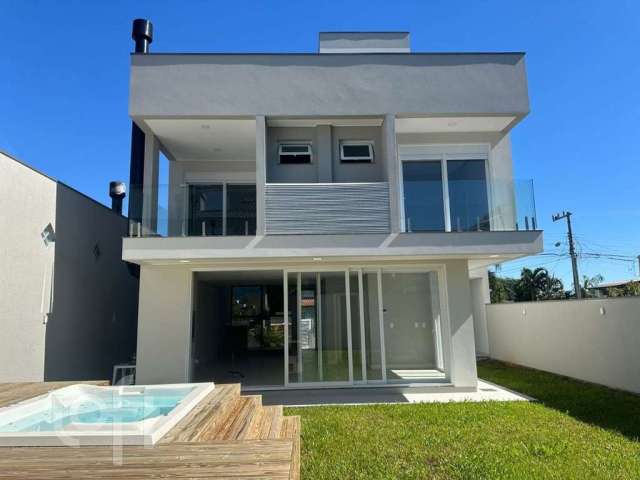 Casa à venda em Campeche Central com 220 m², 3 qua