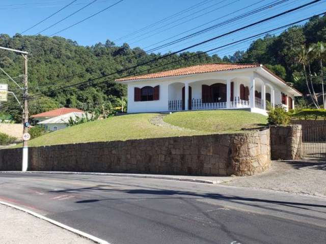 Casa de 3 dormitórios em Canasvieiras