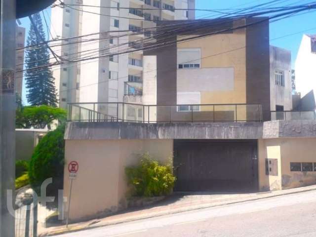 Casa à venda em Centro com 401 m², 2 quartos, 2 su