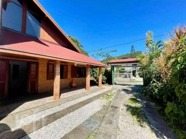 Casa à venda em Morro das Pedras com 264 m², 4 qua