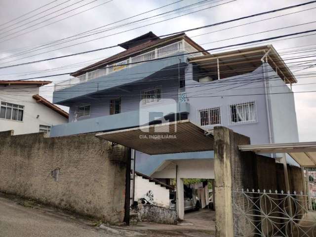 Casa com 8 dormitórios à venda na Agronômica