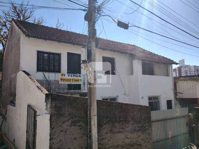 Casa de 3 dormitórios á venda na Agronômica