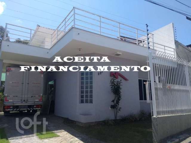 Casa à venda em Agronômica com 139 m², 2 quartos,