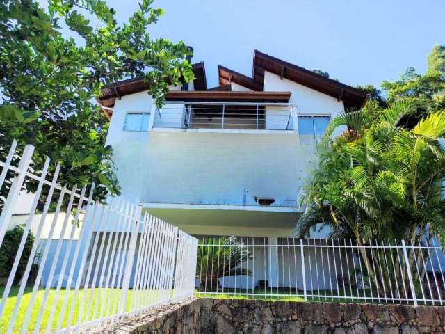 Casa à venda em Sambaqui com 226 m², 4 quartos, 3