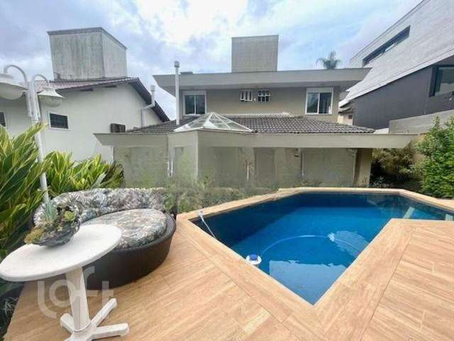 Casa à venda em Córrego Grande com 355 m², 3 quart