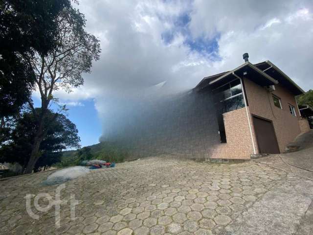 Casa à venda em Alto Ribeirão Leste com 1560 m², 2