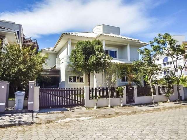 Casa à venda em Jurere Leste com 338 m², 4 quartos