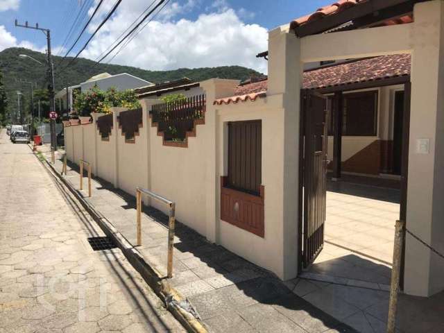 Casa à venda em Lagoa da Conceição com 258 m², 5 q