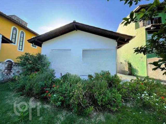 Casa à venda em Sambaqui com 97 m², 2 quartos, 2 v