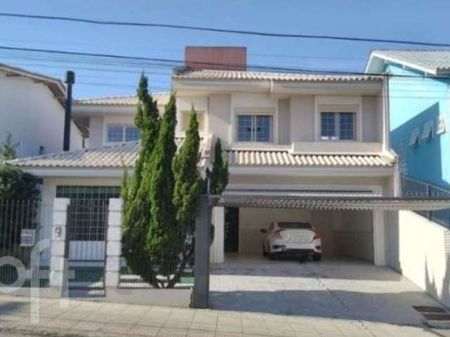 Casa à venda em Coqueiros com 313 m², 5 quartos, 2