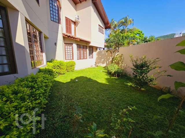 Casa à venda em Córrego Grande com 297 m², 4 quart