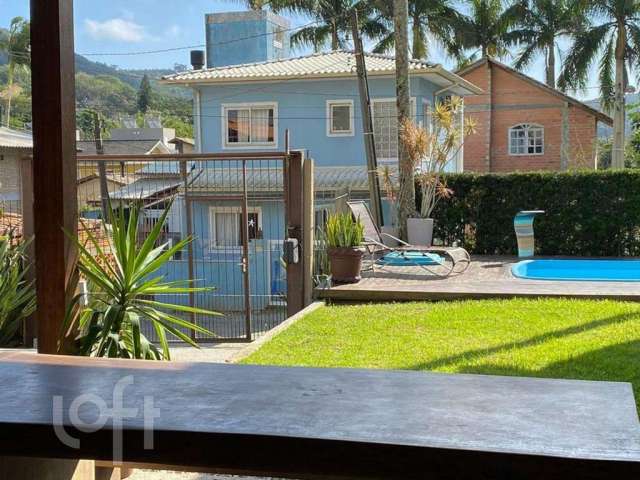 Casa à venda em Canto da Lagoa com 180 m², 3 quart