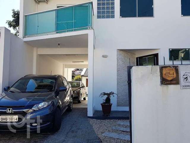 Casa à venda em Agronômica com 238 m², 3 quartos,