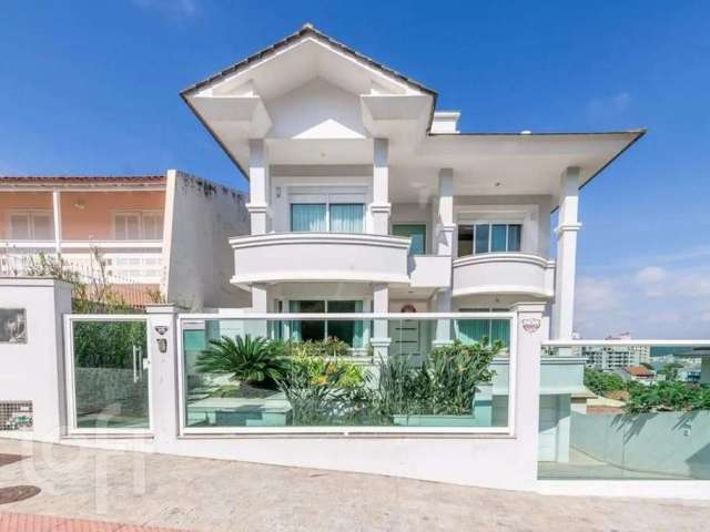 Casa à venda em Abraão com 505 m², 4 quartos, 4 su