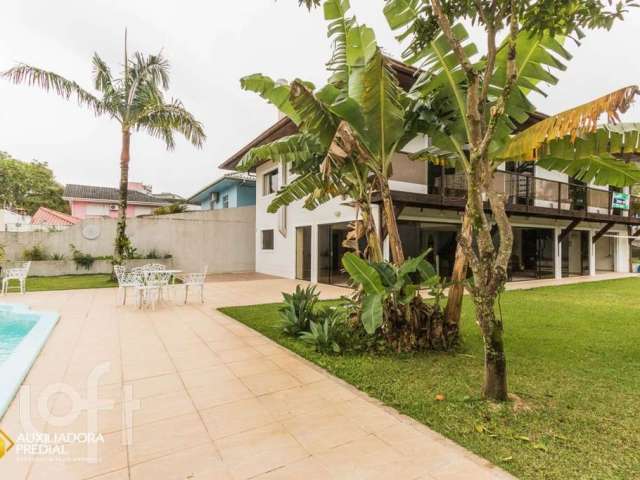 Casa à venda em Itacorubi com 320 m², 4 quartos, 1