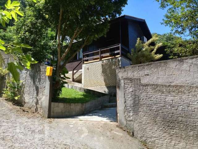 Casa à venda em Rio tavares central com 98 m², 2 q