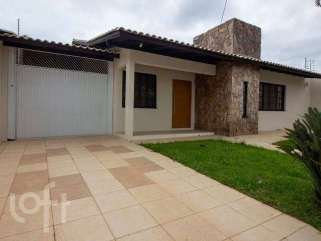 Casa à venda em Itacorubi com 195 m², 3 quartos, 1