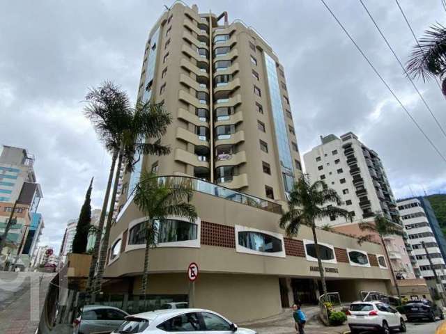 Apartamento à venda em Centro com 130 m², 4 quarto