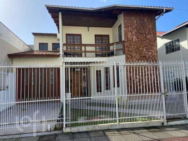 Casa à venda em Canto com 203 m², 5 quartos, 1 suí