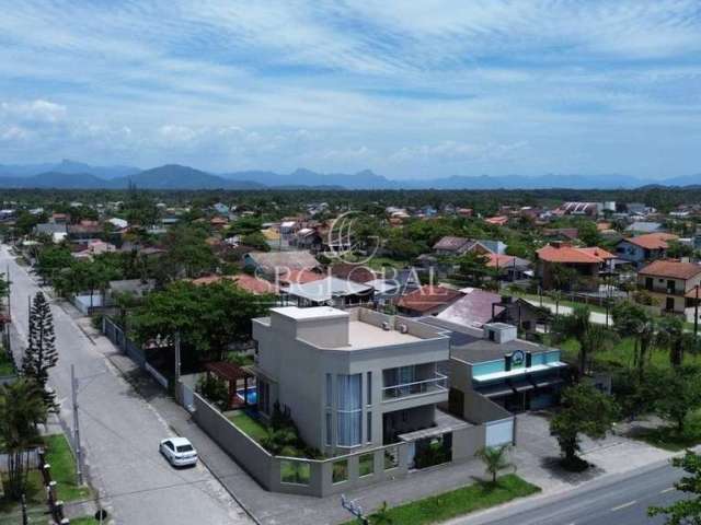 Sobrado de alto padrão com 02 terrenos unificados na barra do sai