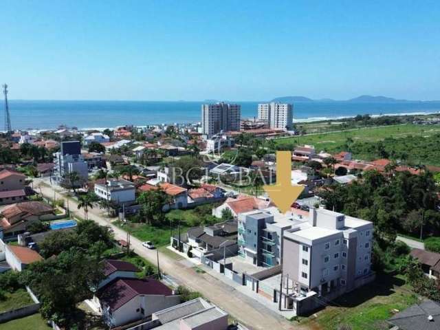 Apartamento térreo com 03 dormitórios em Itapoá SC