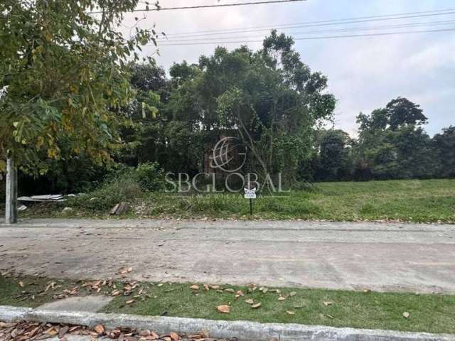 Terreno com ótima localização e rua pavimentada, excelente para sala comercial ou moradia.