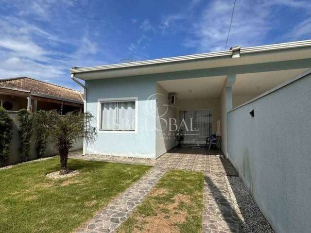 Casa geminada localizada no Balneário Rainha do Mar, á 600 metros da praia!