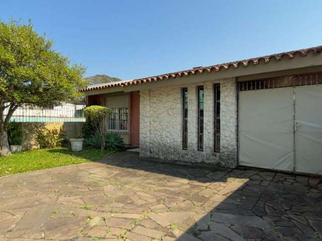 Casa com 4 quartos à venda na Rua Doutor Barcelos, 1970, Tristeza, Porto Alegre por R$ 720.000