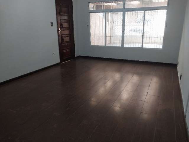 Casa no Km 18, Osasco, 140m2, piso superior contendo 02 dormitórios grandes, sala ampla